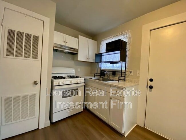 Photo - 2632-2634 Foster St