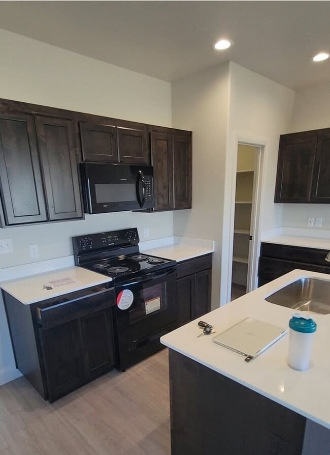 Photo - 858 N Old Fort Dr