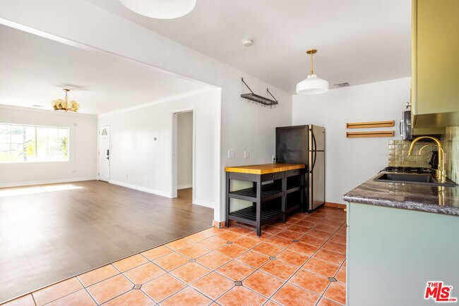 Photo - 5129 Chester St