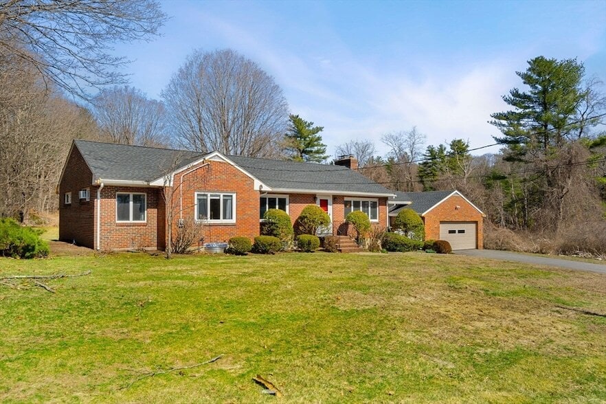 Photo - 115 Mill St