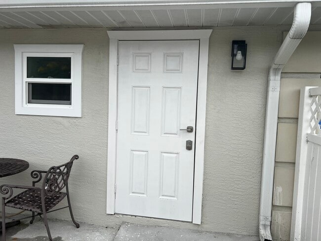 Building Photo - 12848 SW 77th Cir Unit Studio Rental