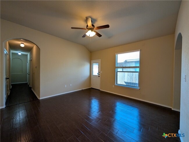 Photo - 697 Creekside Cir