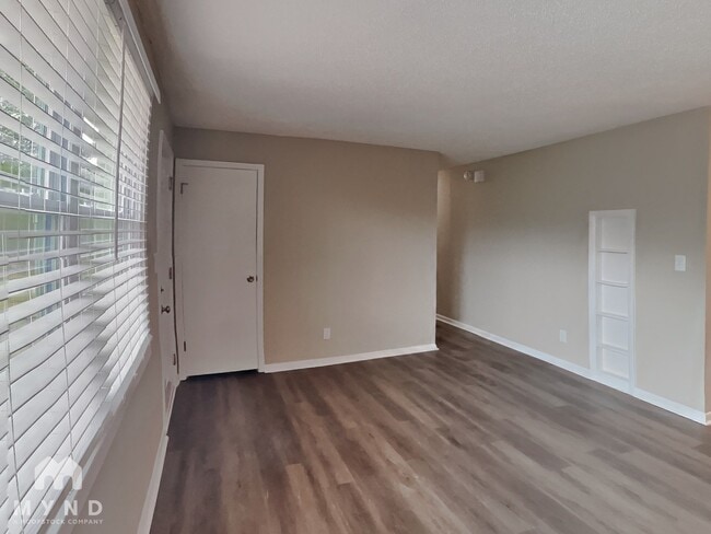 Photo - 406 Blair Villa Dr SE