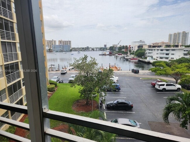 Building Photo - 100 Golden Isles Dr Unit 409