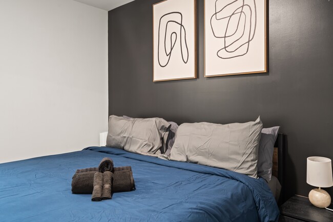 Photo - 2037 Statesville Ave