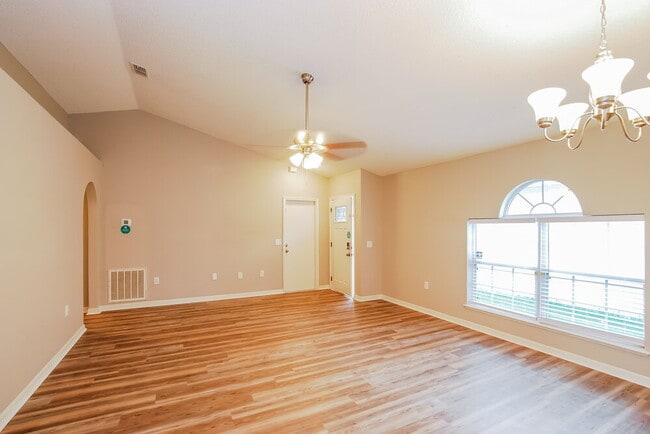 Photo - 1818 Jake Ln