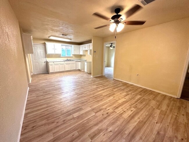 Photo - 16900 Wellborne Rd