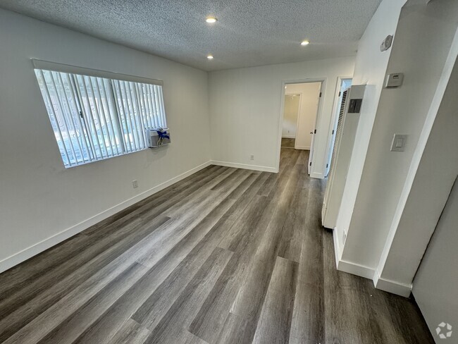 Building Photo - 2039 S Ridgeley Dr Unit 2039 Rental