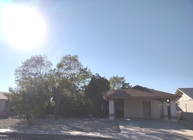 NO HOA- **NEW INTERIOR PAINT AND NEW FLOOR... - NO HOA- **NEW INTERIOR PAINT AND NEW FLOOR... Casa