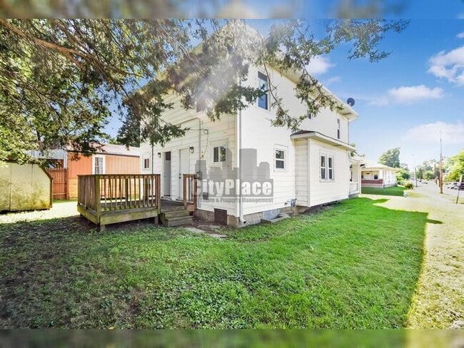 Photo - 225 S Dearborn St