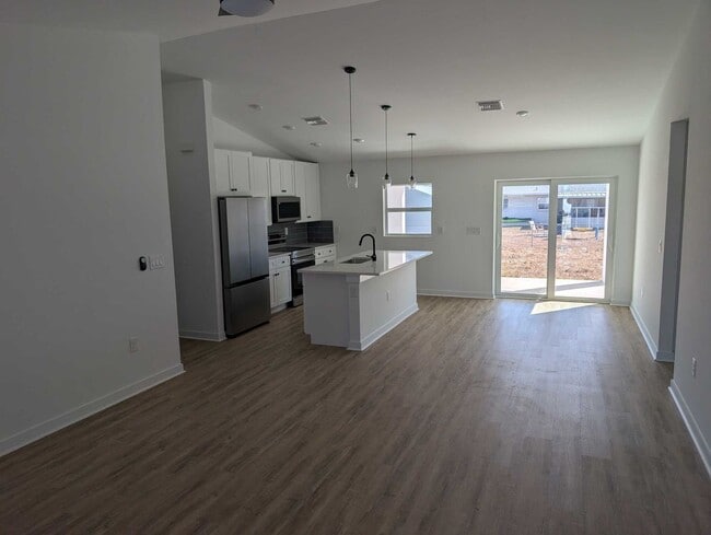 Photo - 1423 NE 12th Pl