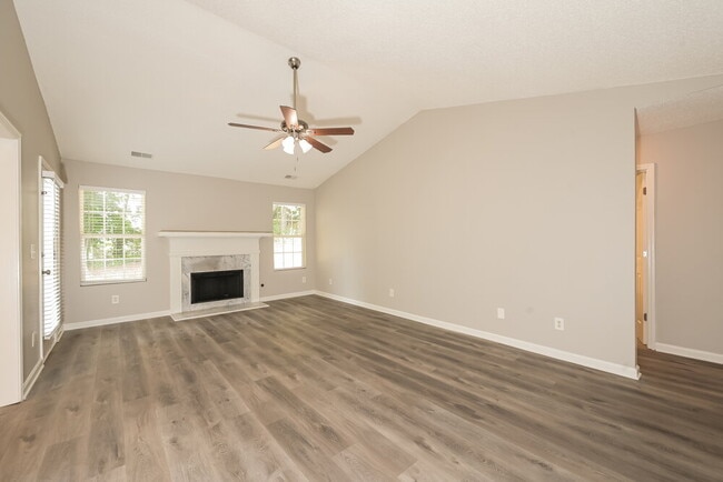 Photo - 785 Ashland Park Way SE