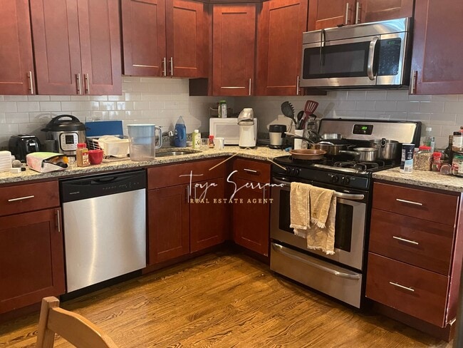 Building Photo - 47 Beech Glen St Unit 3