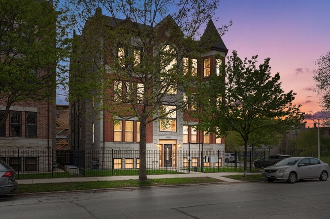 Photo - 4800 S St Lawrence Ave Unit 2N