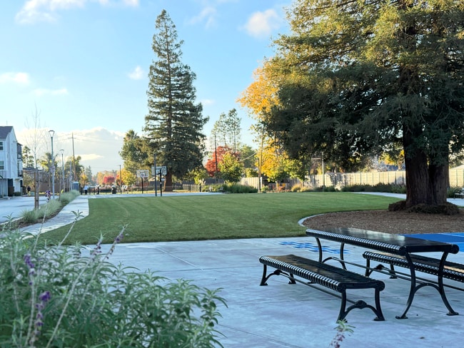 Photo - 463 Rosewood Ave