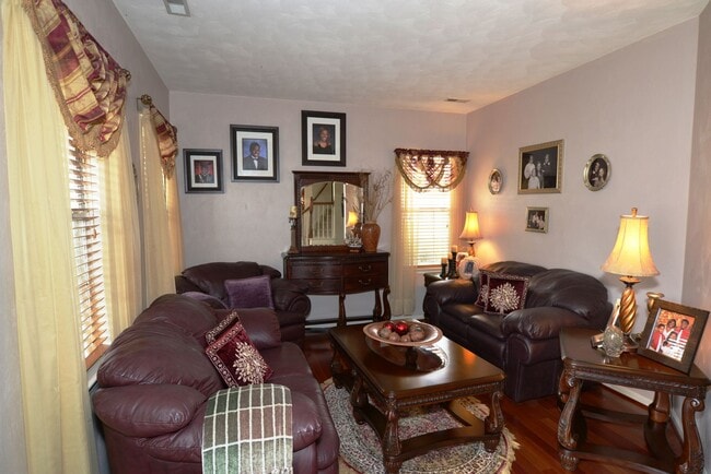 Photo - Quiet Cul-de -sac