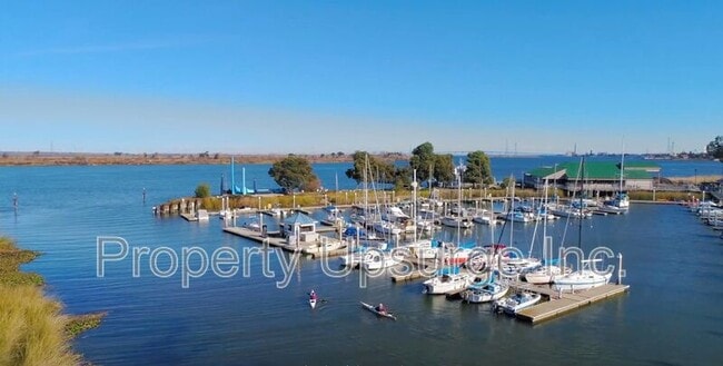 Photo - 122 W 5th St