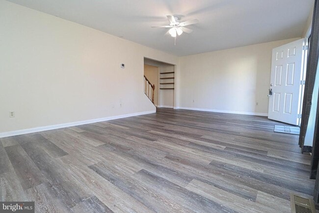 Photo - 1738 Farmington Ct