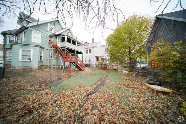 Building Photo - 39 Pratt St Rental