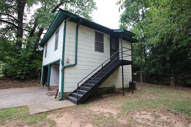 Building Photo - Adorable 1 bedroom 1 bath in the heart of Tyler!