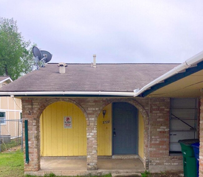 Building Photo - Alnwick 5728 & 5730 Unit Alnwick 5728 Rental