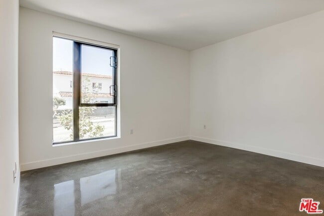Photo - 1250 N Fairfax Ave Unit 406