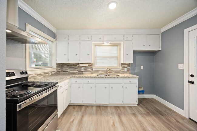 Photo - 6523 Cherrydale Dr