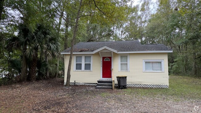 Building Photo - Secluded 2/1 Ready to Rent! Rental