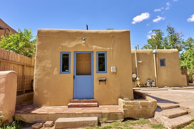 Building Photo - Unfurnished Studio Apartment on Historic H... Unit 522 1/2 Hillside Ave.