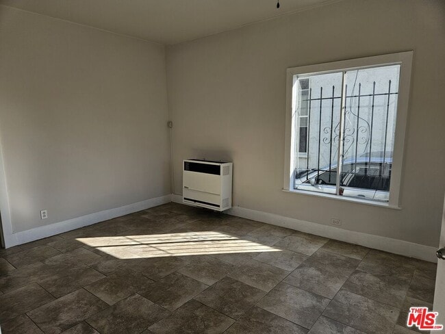 Photo - 259 E 84th Pl
