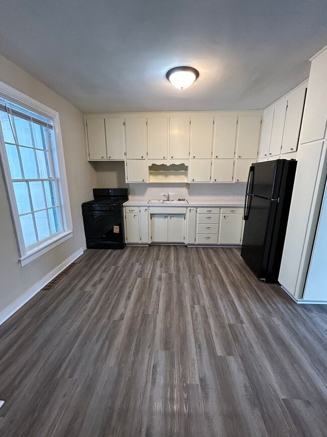 Building Photo - 1 Bedroom 1 Bath Apartment Unit RHS 416-#2