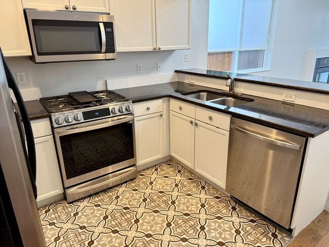 Photo - Super Crisp 3 bedroom w/ Fantastic 4 Season Outdoor Space