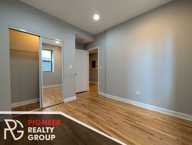 4759 N Maplewood Ave Unit 106