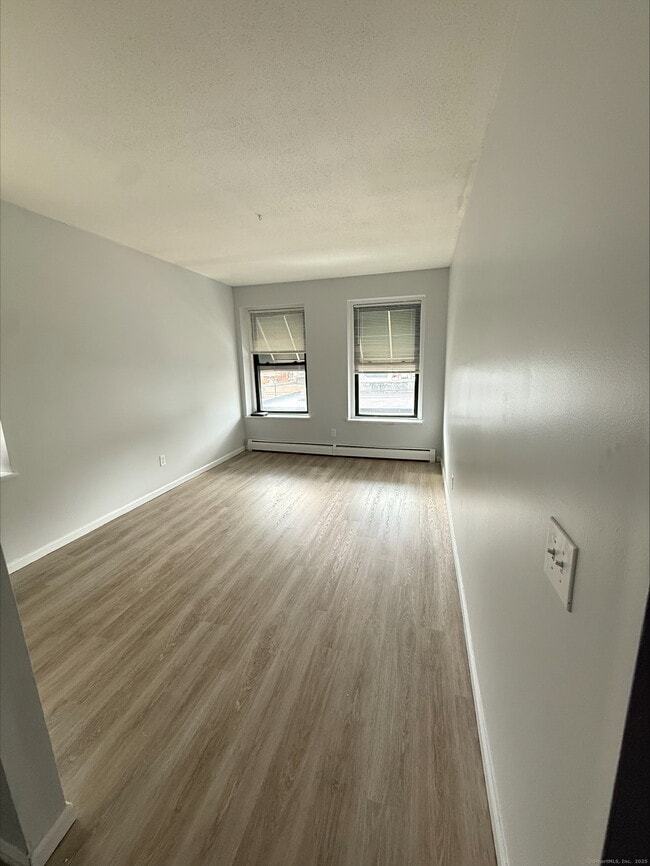 Photo - 441 Howe Ave