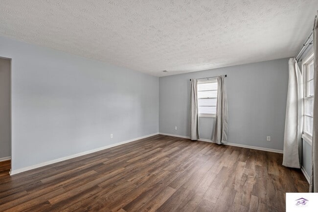 Photo - WELCOME HOME! AVAILABLE NOW!