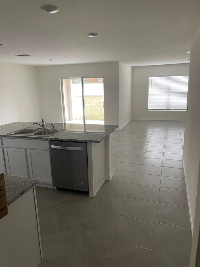 Photo - Gorgeous 4 bedroom 2 bathroom home