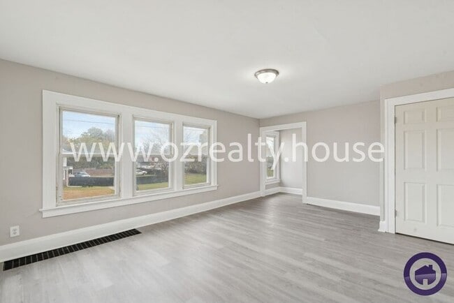 Photo - 3241 Cherry St