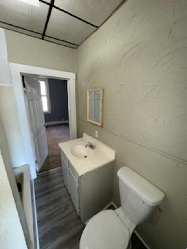 Photo - 658 E Louisiana St