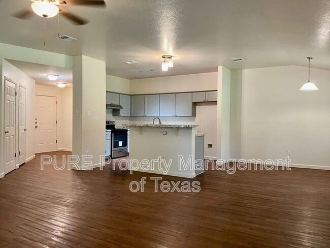 Photo - 1102 Leah Ln