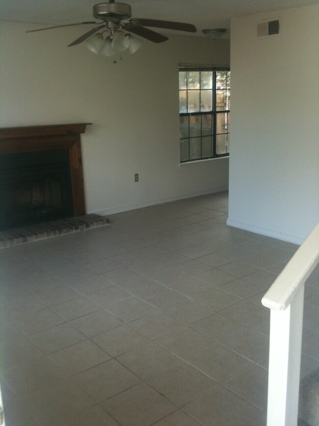 Building Photo - 3315 Oneal Ln Unit #A