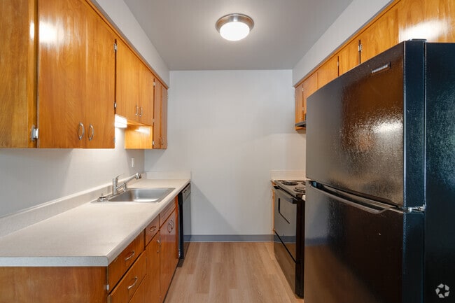2BR, 1BA - 775SF - Kitchen