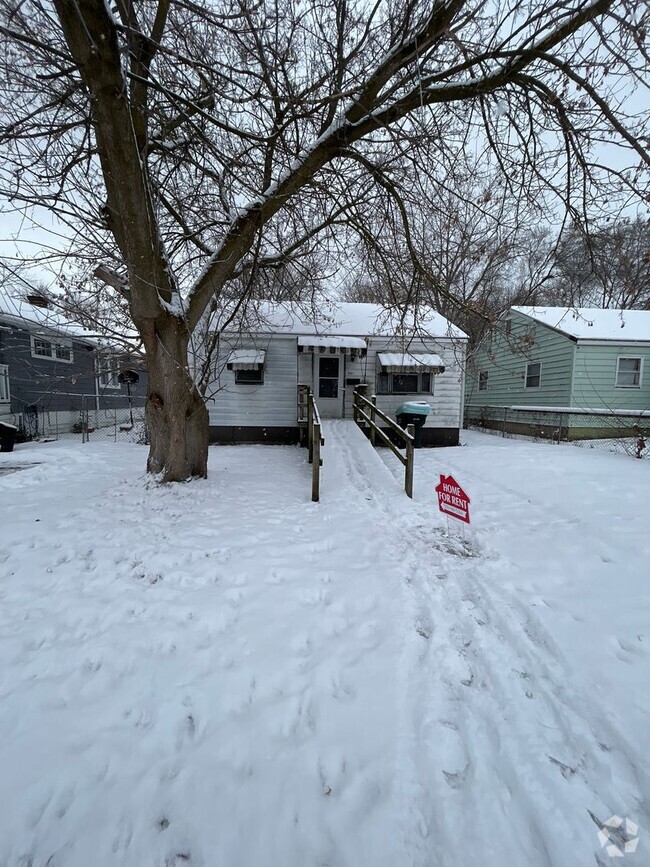 Building Photo - 2 Bedroom, 1 Bath Home in South Bend IN.  ...