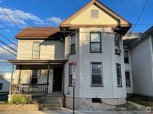 Building Photo - 11 W Burd St Unit 1 Rental