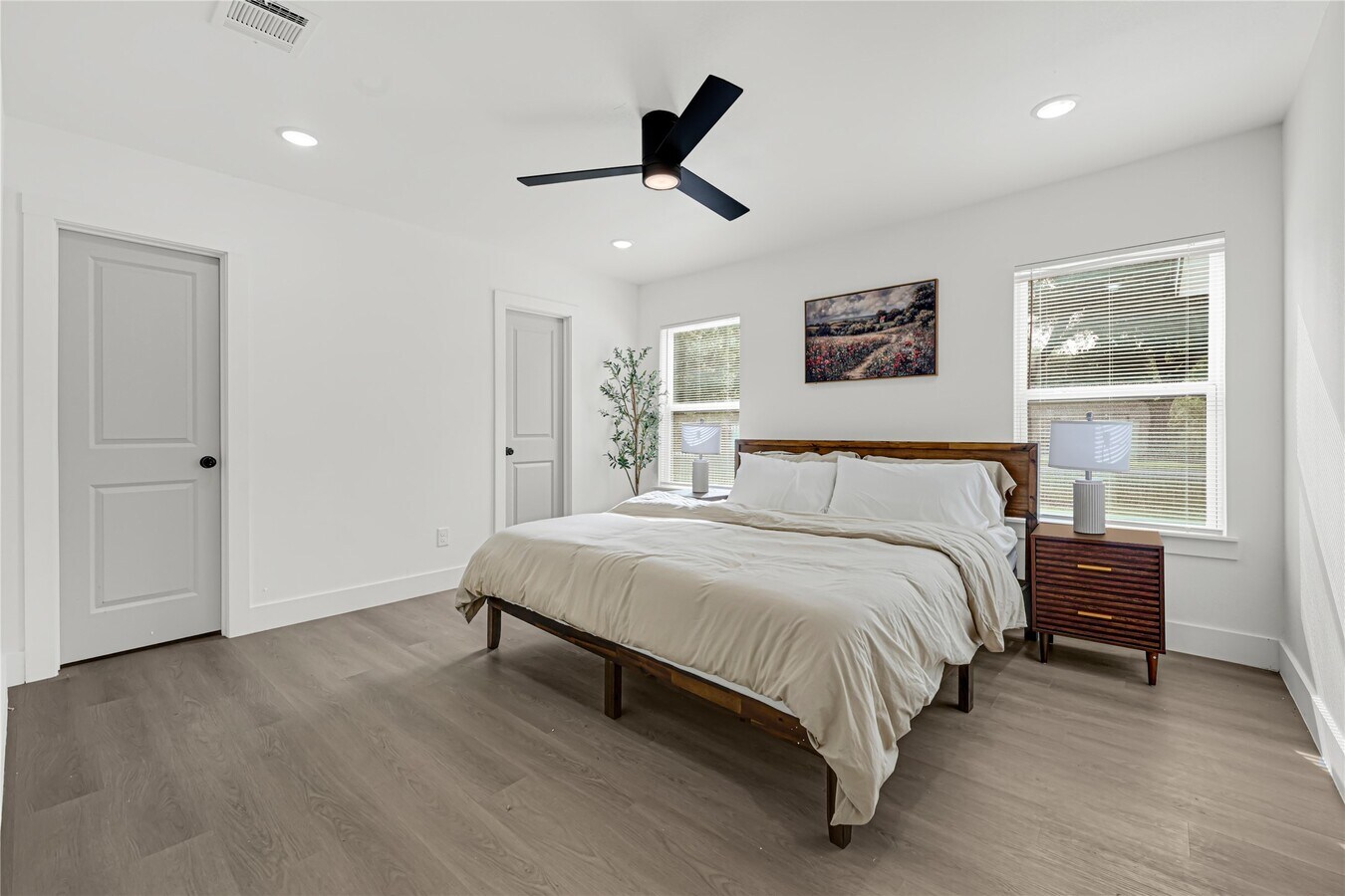 Photo - 1008 Danube St
