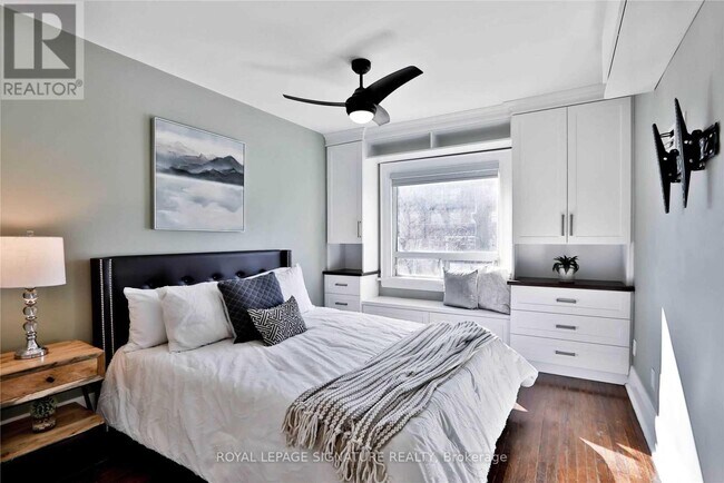 Photo - 372 Roehampton Ave