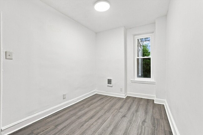 Photo - 2411 W Oakdale St