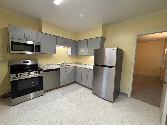 Building Photo - 310 Montgomery St Unit Apartment 2