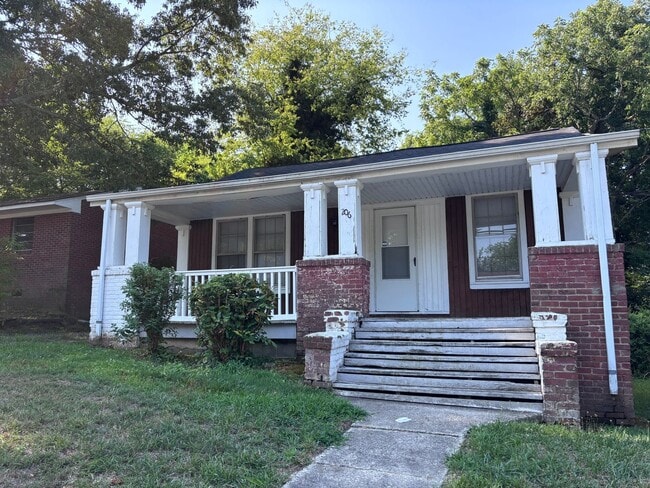 Building Photo - 3-bedroom Close to South Elm Street