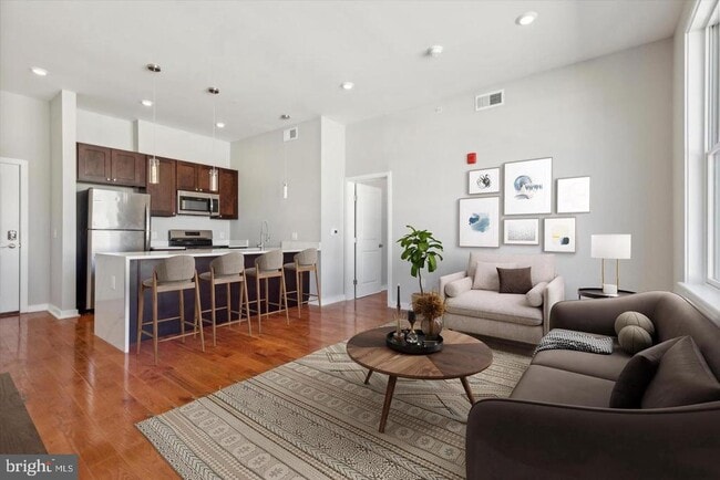 Building Photo - 100 Forrest Ave Unit 302 Rental