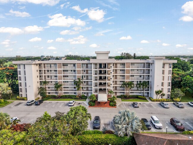 Photo - 3000 N Palm Aire Dr Unit 407